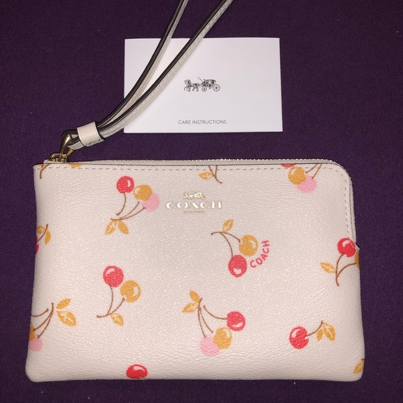 Coach Handbags - Coach wristlet